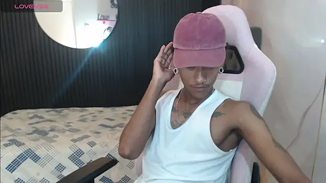 Snapshot of ManSant chatting on June 9, 2026, 4:41 pm ManSant online show from June 9, 2026, 4:41 pm