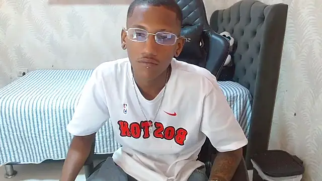 Snapshot of ManSant chatting on October 20, 2025, 2:50 pm ManSant online show from October 20, 2025, 2:50 pm