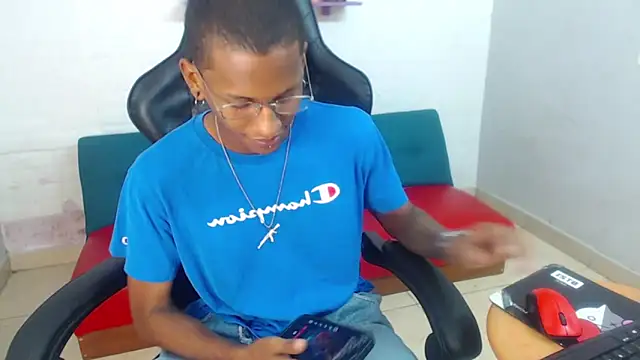 Snapshot of ManSant chatting on November 15, 2025, 4:33 pm ManSant online show from November 15, 2025, 4:33 pm