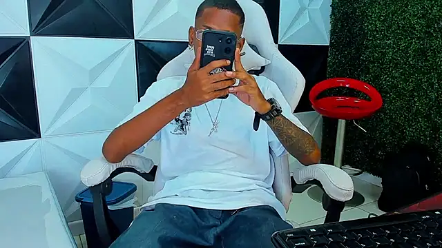 Snapshot of ManSant chatting on November 3, 2025, 3:37 pm ManSant online show from November 3, 2025, 3:37 pm