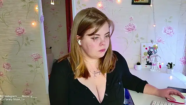 Snapshot of sinnamon_ chatting on December 15, 2025, 12:44 pm sinnamon online show from December 15, 2025, 12:44 pm