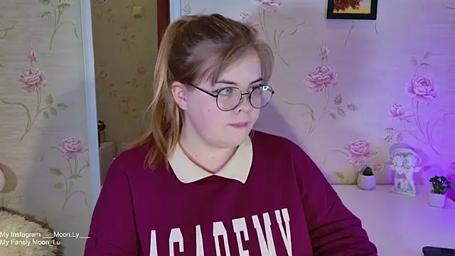 Snapshot of sinnamon_ chatting on October 21, 2025, 5:34 pm sinnamon online show from October 21, 2025, 5:34 pm