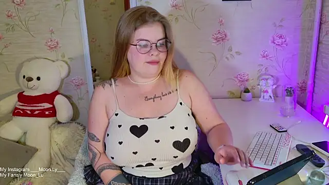 Snapshot of sinnamon_ chatting on October 13, 2025, 4:52 pm sinnamon online show from October 13, 2025, 4:52 pm