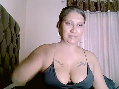 Snapshot of eroticbeauty37 chatting on June 24, 2026, 9:52 am eroticbeauty37 online show from June 24, 2026, 9:52 am
