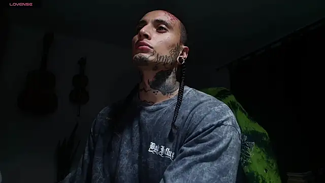 Snapshot of Ryuk_it chatting on June 2, 2026, 12:43 am Ryuk it online show from June 2, 2026, 12:43 am