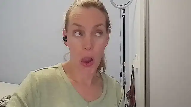 Snapshot of Annylove1 chatting on March 4, 2026, 12:07 am Annylove1 online show from March 4, 2026, 12:07 am