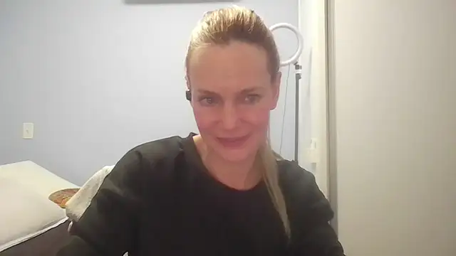 Snapshot of Annylove1 chatting on July 12, 2026, 12:33 am Annylove1 online show from July 12, 2026, 12:33 am