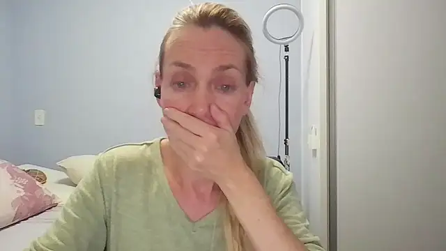 Annylove1 online show from May 2, 2026, 12:27 am