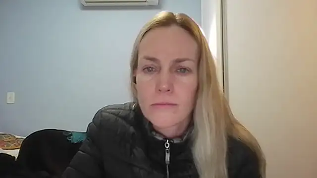 Snapshot of Annylove1 chatting on June 1, 2026, 12:38 pm Annylove1 online show from June 1, 2026, 12:38 pm