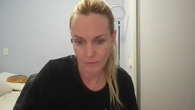Snapshot of Annylove1 chatting on June 3, 2026, 12:22 am Annylove1 online show from June 3, 2026, 12:22 am