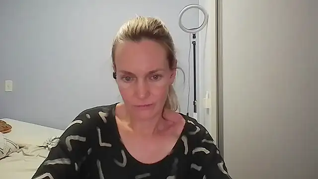 Snapshot of Annylove1 chatting on February 9, 2026, 12:19 am Annylove1 online show from February 9, 2026, 12:19 am