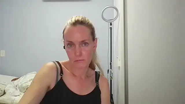 Snapshot of Annylove1 chatting on February 15, 2026, 1:17 am Annylove1 online show from February 15, 2026, 1:17 am