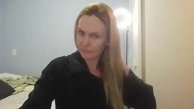 Snapshot of Annylove1 chatting on August 4, 2026, 12:31 pm Annylove1 online show from August 4, 2026, 12:31 pm