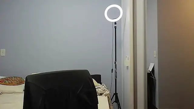 Snapshot of Annylove1 chatting on February 26, 2026, 12:27 pm Annylove1 online show from February 26, 2026, 12:27 pm