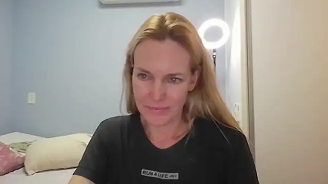 Annylove1 online show from April 27, 2026, 12:36 pm