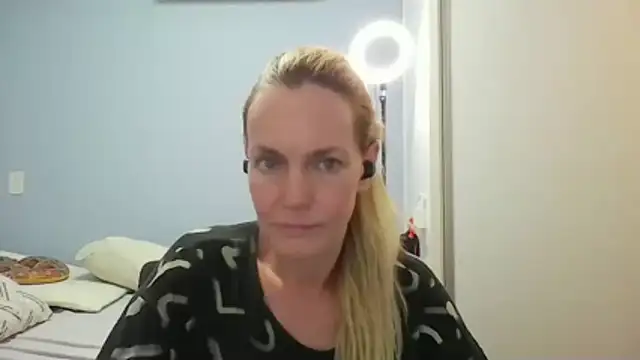 Snapshot of Annylove1 chatting on March 18, 2026, 10:54 pm Annylove1 online show from March 18, 2026, 10:54 pm