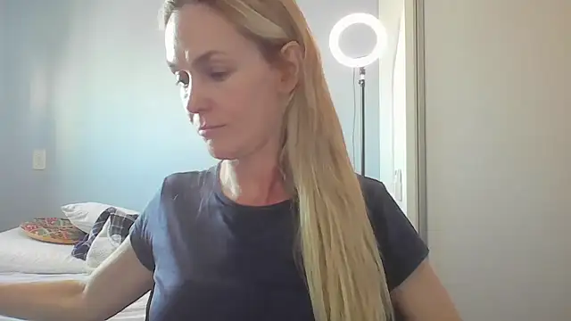 Annylove1 online show from May 6, 2026, 12:31 pm