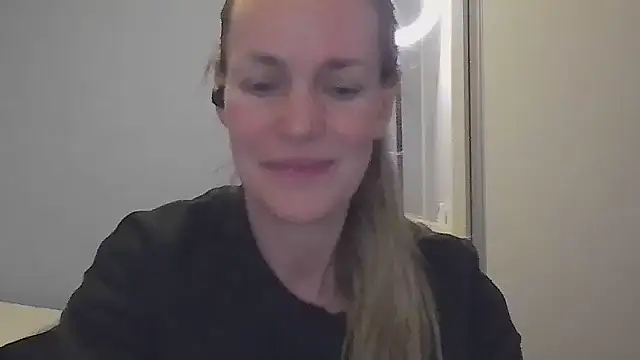 Annylove1 online show from November 13, 2025, 11:52 pm