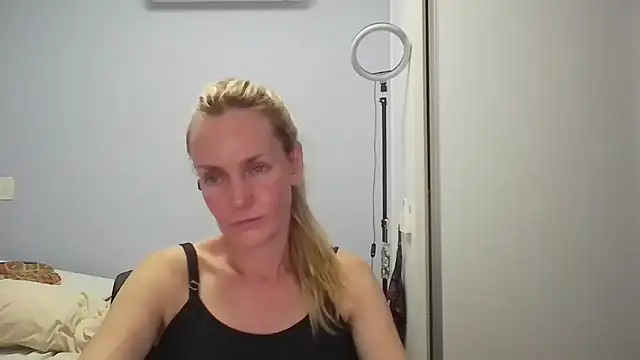 Snapshot of Annylove1 chatting on February 16, 2026, 12:09 am Annylove1 online show from February 16, 2026, 12:09 am