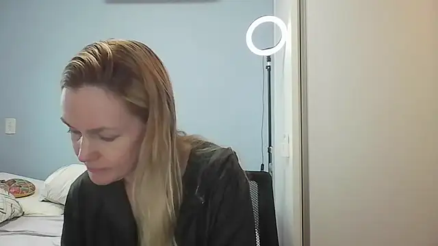 Snapshot of Annylove1 chatting on March 10, 2026, 10:52 am Annylove1 online show from March 10, 2026, 10:52 am