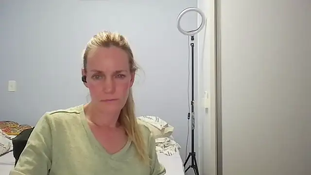 Snapshot of Annylove1 chatting on March 6, 2026, 12:27 am Annylove1 online show from March 6, 2026, 12:27 am