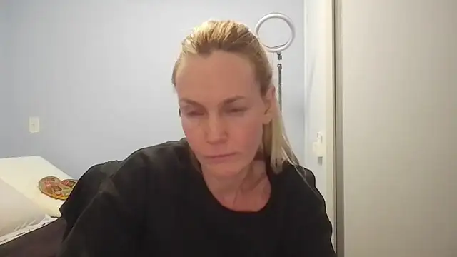 Snapshot of Annylove1 chatting on June 7, 2026, 12:38 am Annylove1 online show from June 7, 2026, 12:38 am