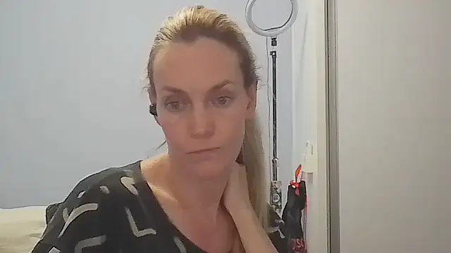 Snapshot of Annylove1 chatting on March 21, 2026, 12:12 am Annylove1 online show from March 21, 2026, 12:12 am