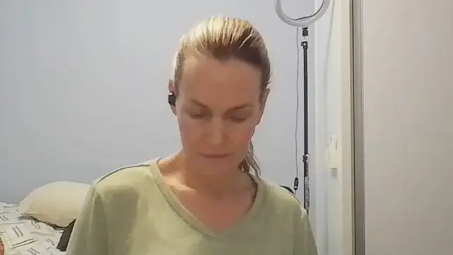 Snapshot of Annylove1 chatting on March 12, 2026, 12:16 am Annylove1 online show from March 12, 2026, 12:16 am