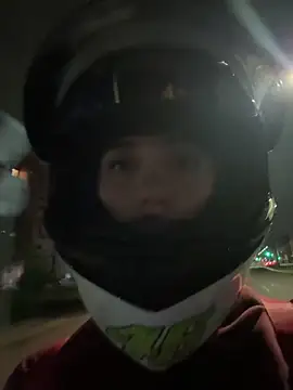 Snapshot of Hannahoff chatting on November 14, 2025, 4:16 am Hannahoff online show from November 14, 2025, 4:16 am