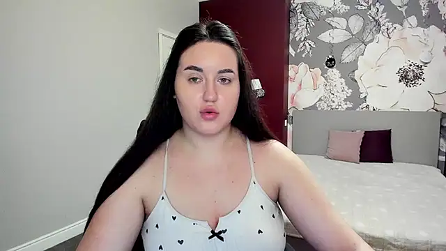 Snapshot of Roxie_Bradley chatting on February 11, 2026, 6:46 am Roxie Bradley online show from February 11, 2026, 6:46 am