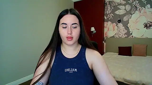 Snapshot of Roxie_Bradley chatting on June 15, 2026, 5:29 am Roxie Bradley online show from June 15, 2026, 5:29 am