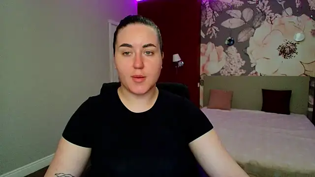 Roxie Bradley online show from May 9, 2026, 5:55 am