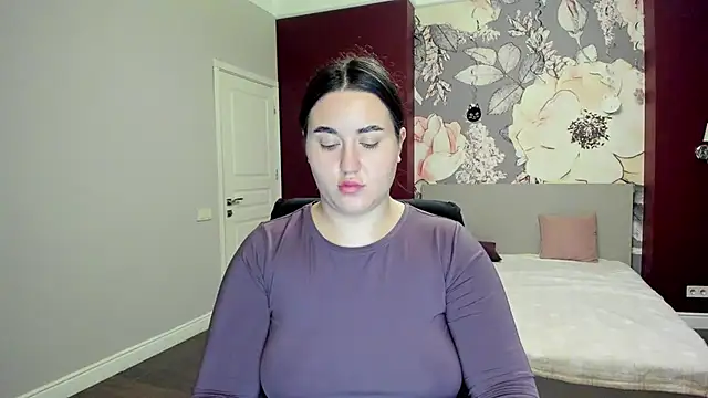 Snapshot of Roxie_Bradley chatting on November 11, 2025, 6:41 am Roxie Bradley online show from November 11, 2025, 6:41 am