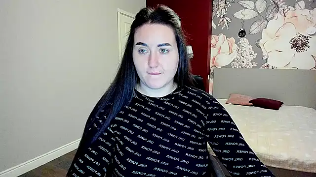 Snapshot of Roxie_Bradley chatting on February 5, 2026, 6:42 am Roxie Bradley online show from February 5, 2026, 6:42 am