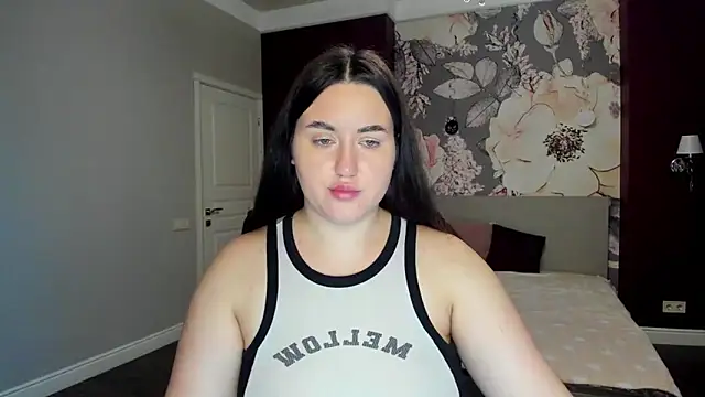 Roxie Bradley online show from December 22, 2025, 6:35 am