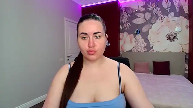 Roxie Bradley online show from May 4, 2026, 5:44 am