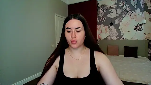 Snapshot of Roxie_Bradley chatting on June 24, 2026, 5:39 am Roxie Bradley online show from June 24, 2026, 5:39 am