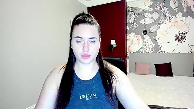 Snapshot of Roxie_Bradley chatting on February 18, 2026, 6:44 am Roxie Bradley online show from February 18, 2026, 6:44 am