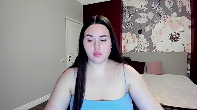 Snapshot of Roxie_Bradley chatting on February 6, 2026, 6:53 am Roxie Bradley online show from February 6, 2026, 6:53 am