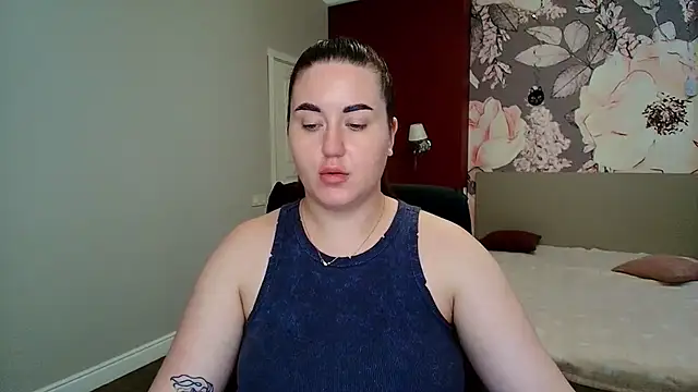 Snapshot of Roxie_Bradley chatting on June 17, 2026, 6:46 am Roxie Bradley online show from June 17, 2026, 6:46 am