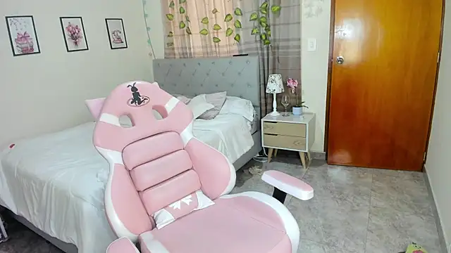 charlott7 online show from October 6, 2025, 11:33 am