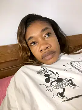 Snapshot of _yisela_ chatting on October 19, 2025, 3:31 am yisela online show from October 19, 2025, 3:31 am