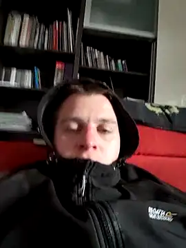 Snapshot of Matttthees chatting on February 27, 2025, 2:43 pm Matttthees online show from February 27, 2025, 2:43 pm