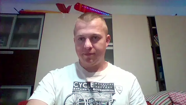 Snapshot of Matttthees chatting on September 29, 2025, 6:13 pm Matttthees online show from September 29, 2025, 6:13 pm