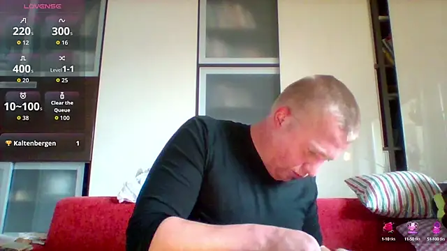 Snapshot of Matttthees chatting on October 1, 2025, 9:36 am Matttthees online show from October 1, 2025, 9:36 am