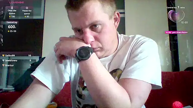 Snapshot of Matttthees chatting on October 31, 2025, 2:35 pm Matttthees online show from October 31, 2025, 2:35 pm