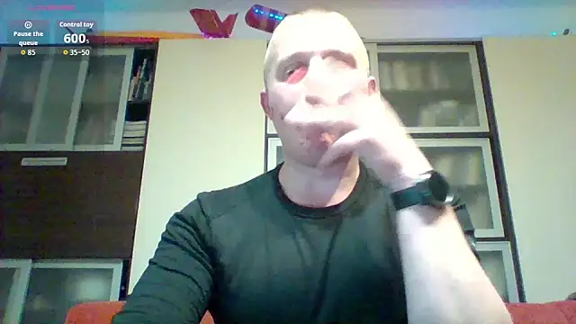 Snapshot of Matttthees chatting on November 9, 2025, 9:08 pm Matttthees online show from November 9, 2025, 9:08 pm