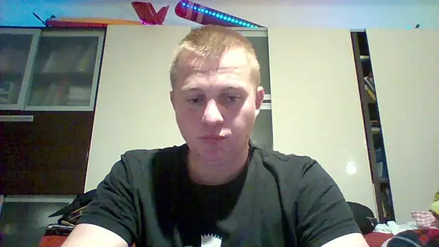 Snapshot of Matttthees chatting on October 12, 2025, 9:27 pm Matttthees online show from October 12, 2025, 9:27 pm