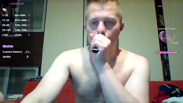 Snapshot of Matttthees chatting on October 19, 2025, 8:44 pm Matttthees online show from October 19, 2025, 8:44 pm