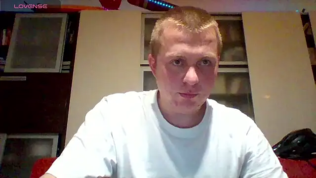 Snapshot of Matttthees chatting on December 4, 2025, 8:41 pm Matttthees online show from December 4, 2025, 8:41 pm